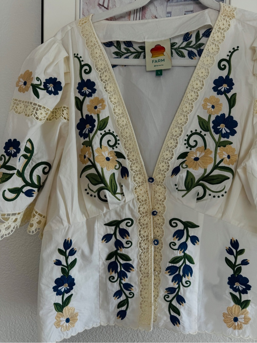 Farm Rio Embroidered Floral V-Neck Women’s Top - Picture 11 of 17